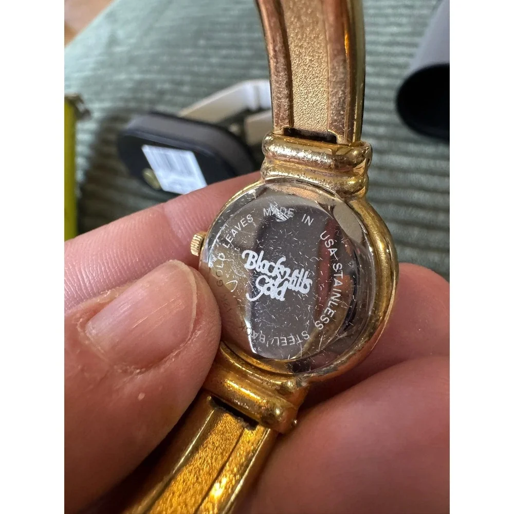 Black Hills Gold‎ Tone Leaf Floral Bangle Quartz Watch With Case Battery